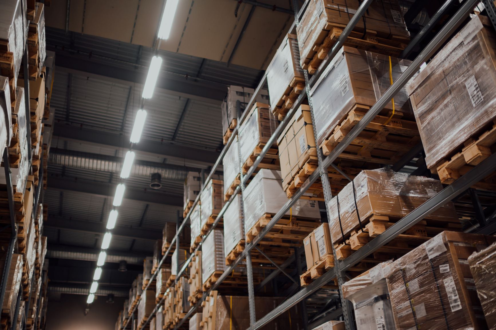 Working with a Staffing Agency to Find Warehouse Staff During COVID-19